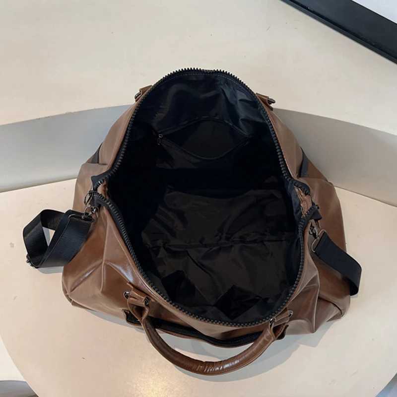 Large Capacity Vintage Leather Travel Handbag with Zipper Fi Suitable for Cmuting Use Versatile Crossbody Pack Tote Bags Y251209