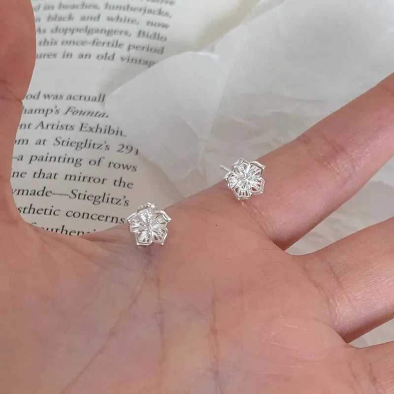 Tibetan Silver Mini Hollow Flowers Stud Earring for Women Cute Plant Fashion Jewelry Minimalist Personality Accessories K251209 H260202