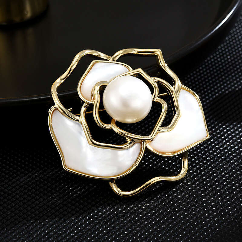 New Natural Shell Camellia Freshwater Pearl Hollow Flower Brooch Fashion Clothing Accessory Pin