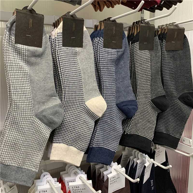 Gentleman Mens Socks Solid Color Combed Cotton Plaid Business Style Sport Mid Tube Boys Skateboard Novelty Breathable GiftsT251209