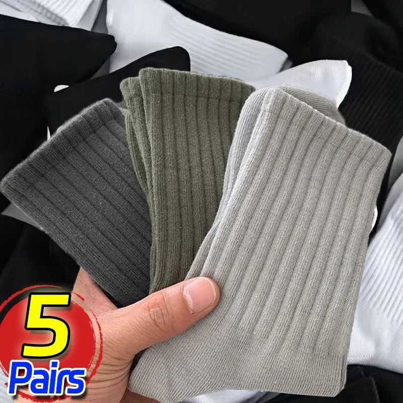 Men Middle Tube Casual Sock High Waist Breathable Sports Solid Color Socks High Quality Outdoor Cotton Autumn and Winter SocksT251209
