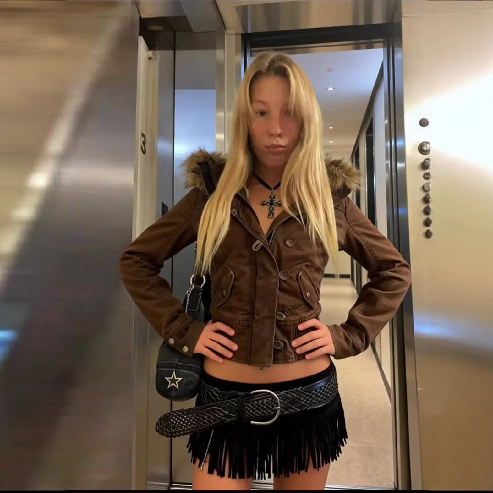 2025 Autumn Style Fur Collar Hooded Jacket Short Coat for Women with Fleece Lining and Thickened 251129