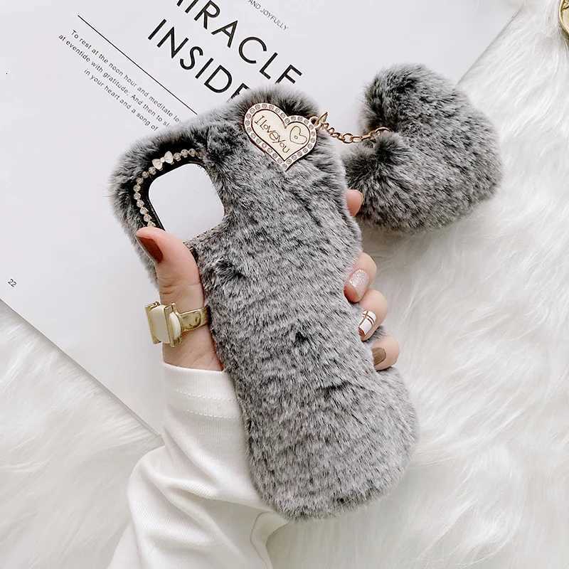 Luxury Love Pendant Phone Case For iPhone 15 Pro Max 14 13 12 11 X XS XR 8 7 6 6S Plus SE 2020 Cute W Winter Plush Fur Covers C251209