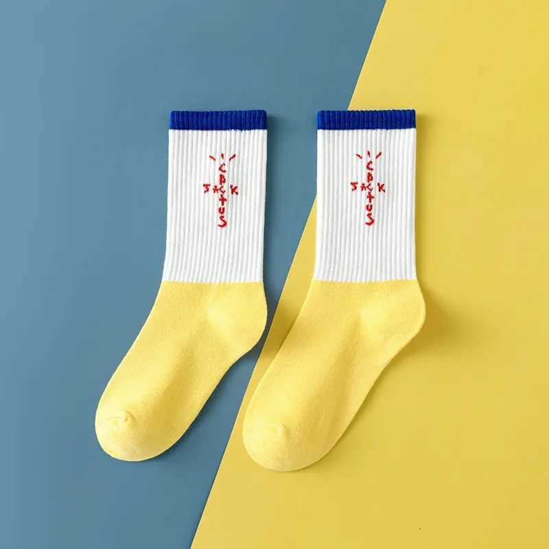 High-quality Mens Middle Tube Cotton Socks for Cycling Basketball Skateboarding and SportsT251209