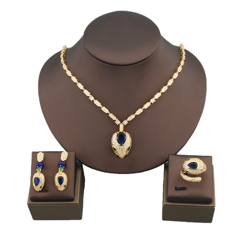 Vintage New Ring Earrings Necklace Jewelry Set Inlaid with Ruby for Women Banquet Wedding Bride Earrings