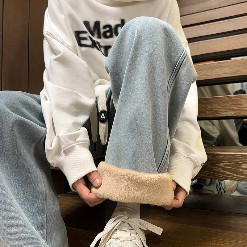Men's Basic Fleece-Lined Thickened Jeans: Winter American Retro Straight-Leg Casual Pants for Students/Juniors, Couple Style