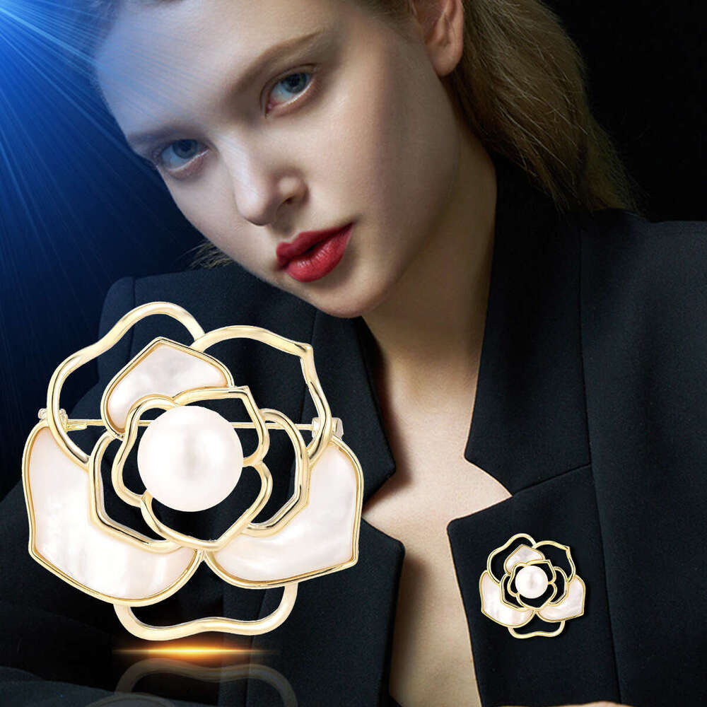 New Natural Shell Camellia Freshwater Pearl Hollow Flower Brooch Fashion Clothing Accessory Pin