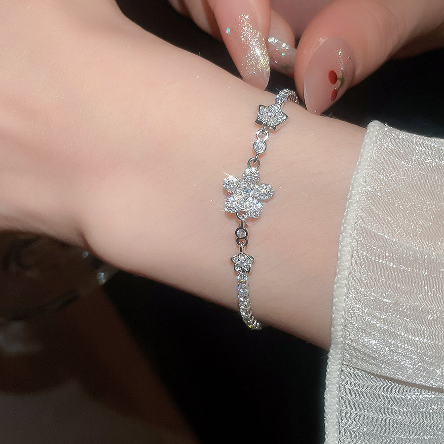 Super Sparkling Zircon Flower Pull French Court Style Versatile Bracelet Exquisite Light Luxury High-end Feel Women's Jewelry - view 4