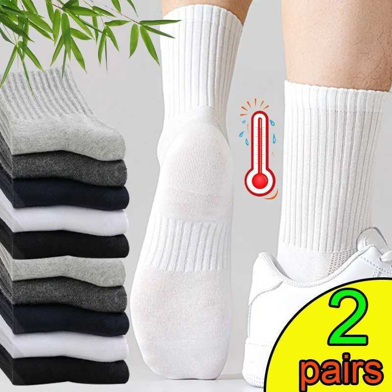 2 Pairs Men White Black Soft Warm Socks Autumn Winter Breathable Solid Color Male Sport Long Middle Tube Casual Socks for MenT251209