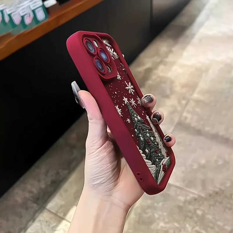 Christmas Tree Snowflake Pattern HighEdgeT puA ntiDropPh oneCa seSu itablefo riP hone17 Ai rPr oMa xiP hone16 15 14 13 12 11 Pr oMa xXS Xr C251209