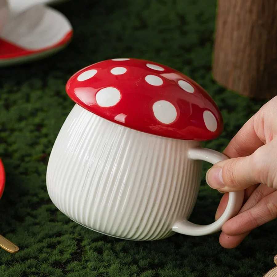 350ML Ceramic shro Coffee g with Lid Creative Red shro Breakfast g Exquisite Afternoon Tea Latte Cup Birthday Gift H251209