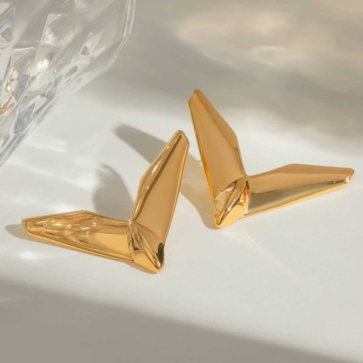 High-Grade 18K Gold Plated Stainless Steel Geometric V-shaped Unusual Earrings Waterproof Attractive Prevent Allergy Jewelry K251209 H260202