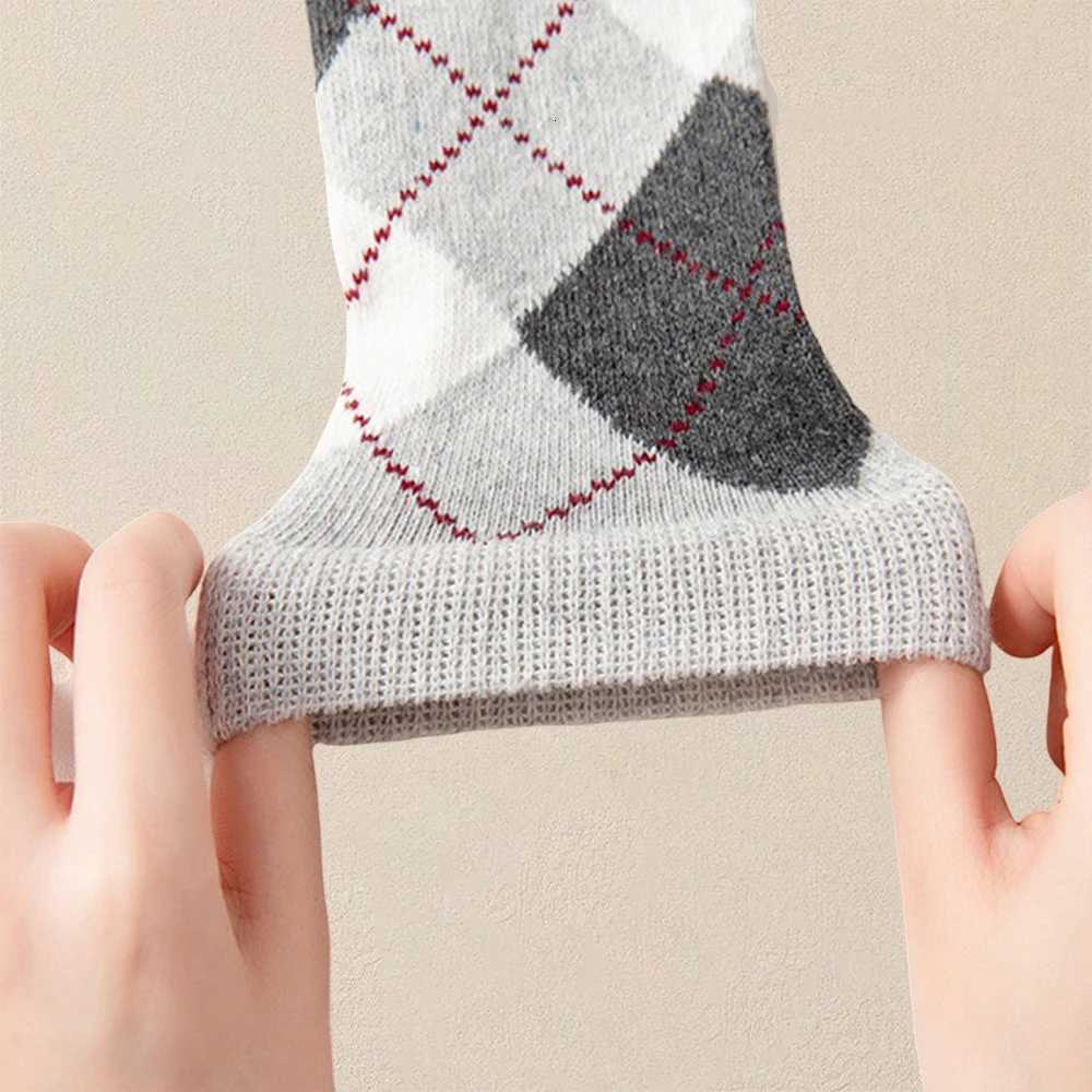 5 Pairs Fashionable Versatile Men Autumn Winter Socks With Geometric Patterns Comfortable Soft and Thickened Casual SocksT251209