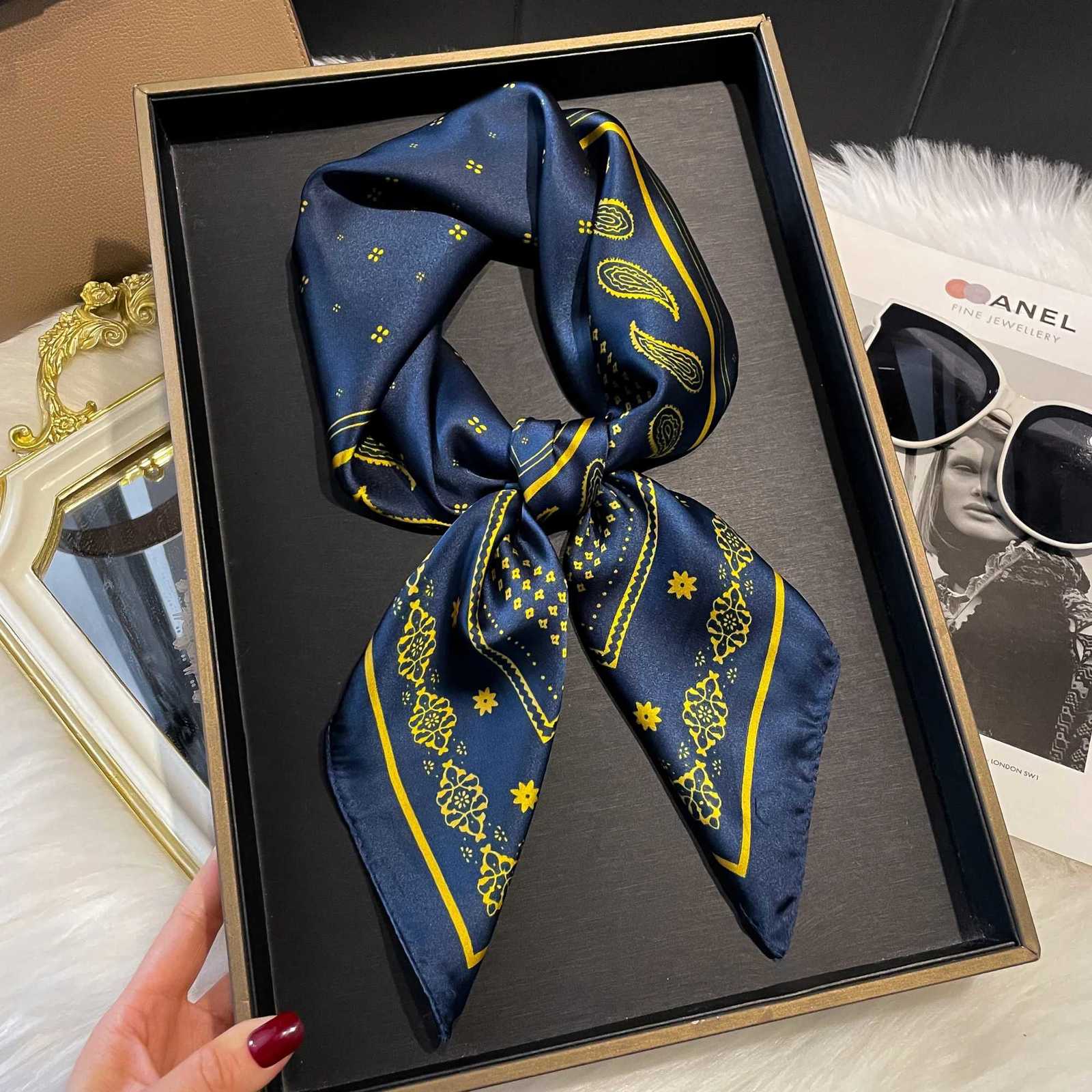 Luxury Luxury Fashion Print 7070cm Silk Square Scarf Women Soft Satin Hairband Neckerchief Tie Female Headband Foulard Bag Ribbon Y251208