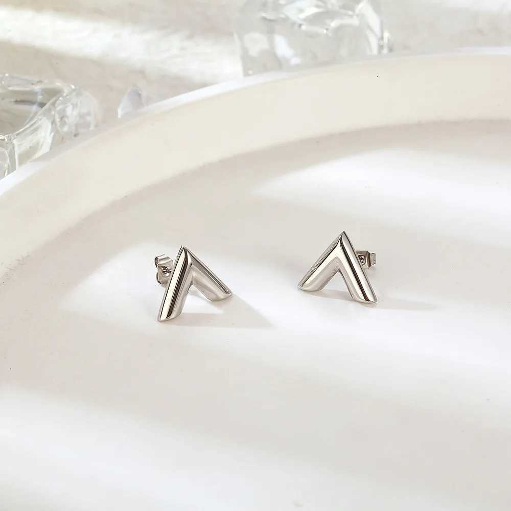 Stainless Steel Women Gold Plated Letter V Stud Earrings Jewelry Gift For Him K251209 H260202