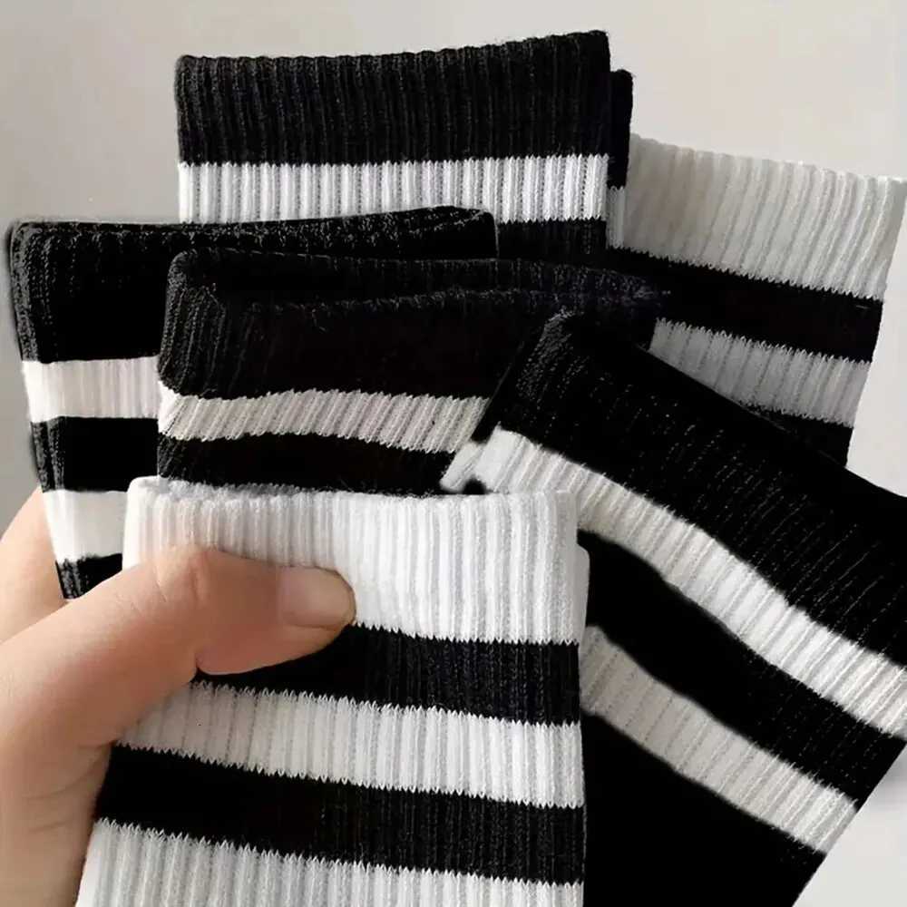 6 Pairs Mens Socks Spring Autumn Simple Casual Black White Striped Socks Breathable Mid Tube Sock High-quality Round Neck SocksT251209