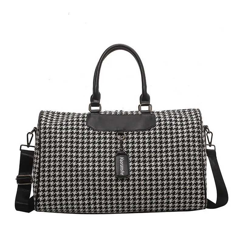 New Travel Duffel Handbag Fitness Sports Bag Large-capacity Business Trip Boarding Bag Swimming Bags Y251209