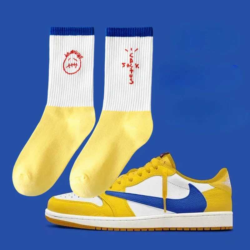 High-quality Mens Middle Tube Cotton Socks for Cycling Basketball Skateboarding and SportsT251209