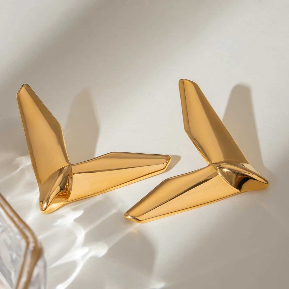 High-Grade 18K Gold Plated Stainless Steel Geometric V-shaped Unusual Earrings Waterproof Attractive Prevent Allergy Jewelry K251209 H260202