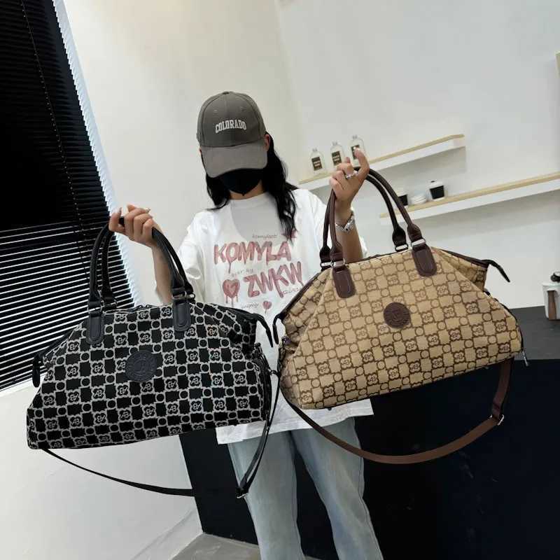 High quality letter large capacity wens fitness bag travel bag handbag designer luxury bag packing cubes bolsas de viaje Y251209