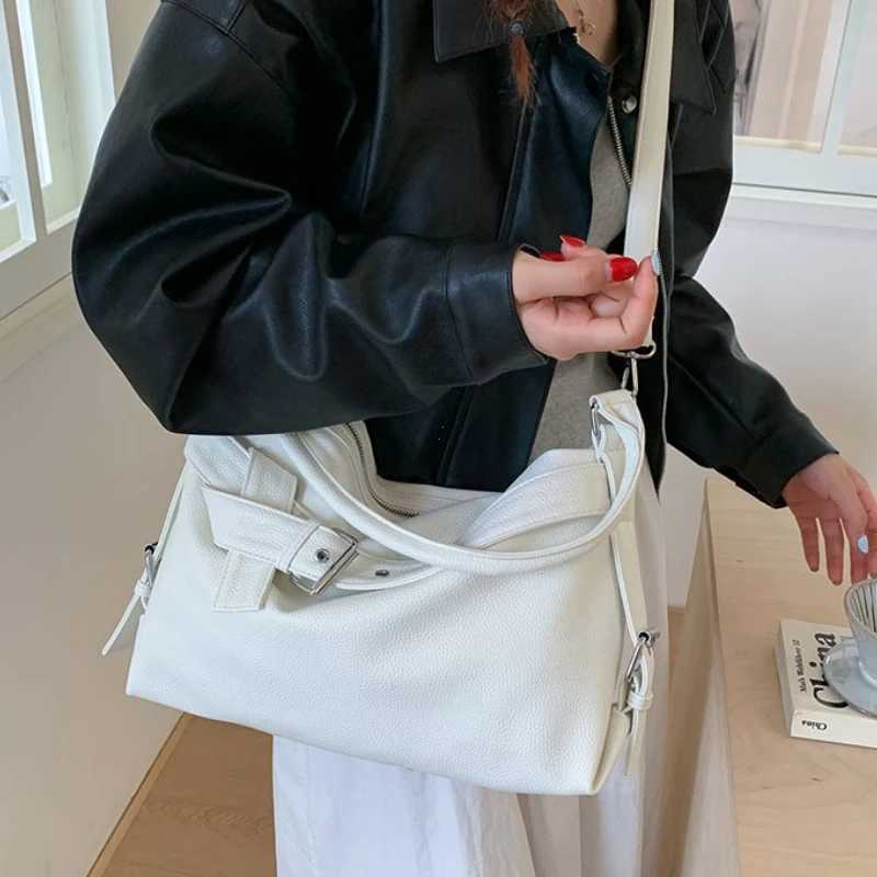 Large Capaci Casual Cmuter Black Tote Bag Faiable Motorcycle Bag Underarm Crossbody Bag for Young Men And Wen Handbags Y251209