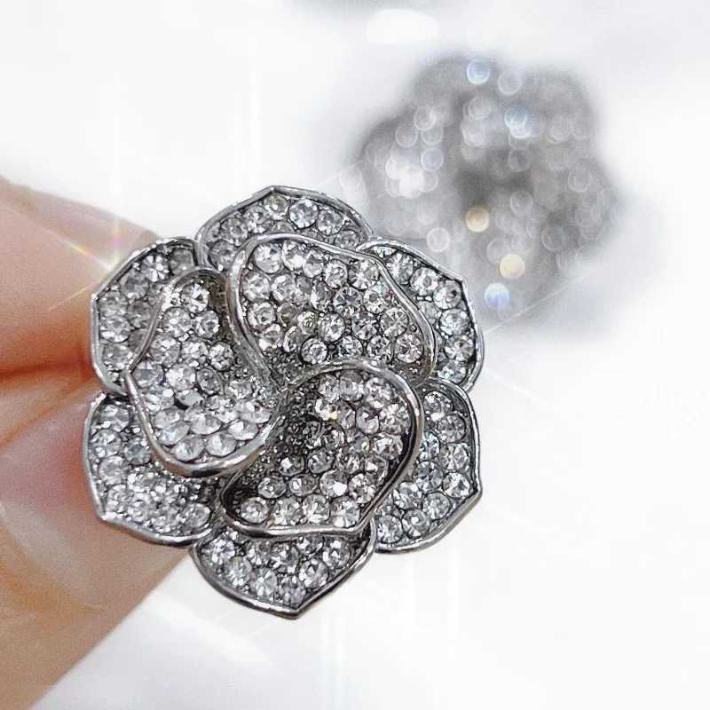 Fashionable camellia studded womens luxurious and versatile earrings K251209 H260129