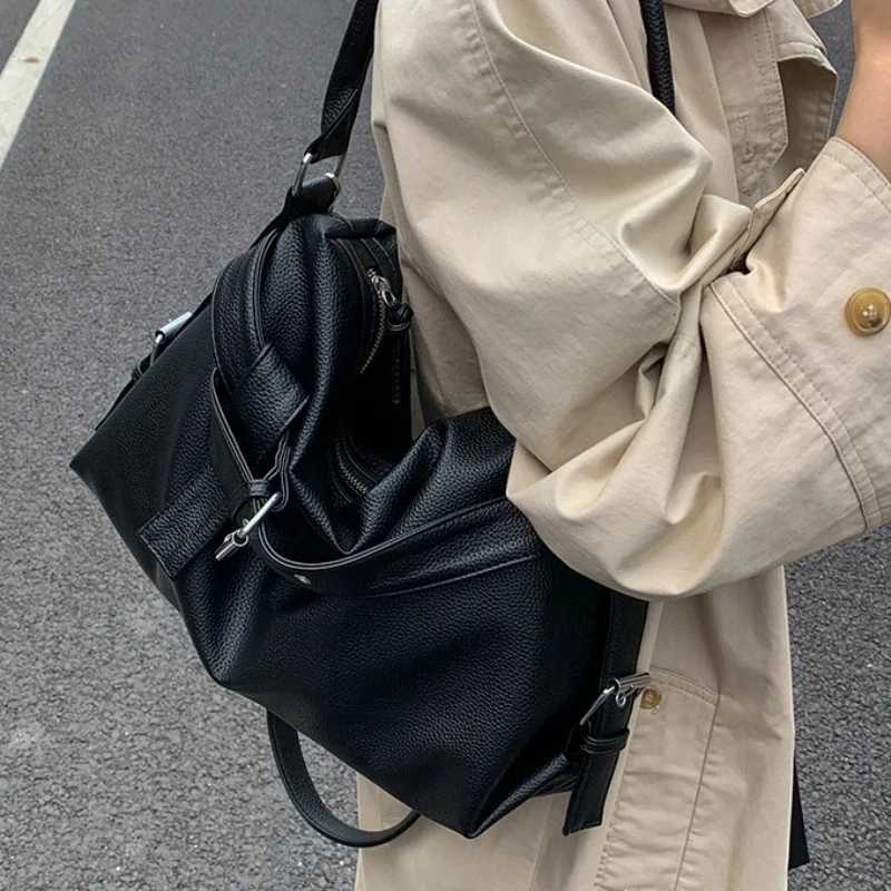 Large Capaci Casual Cmuter Black Tote Bag Faiable Motorcycle Bag Underarm Crossbody Bag for Young Men And Wen Handbags Y251209