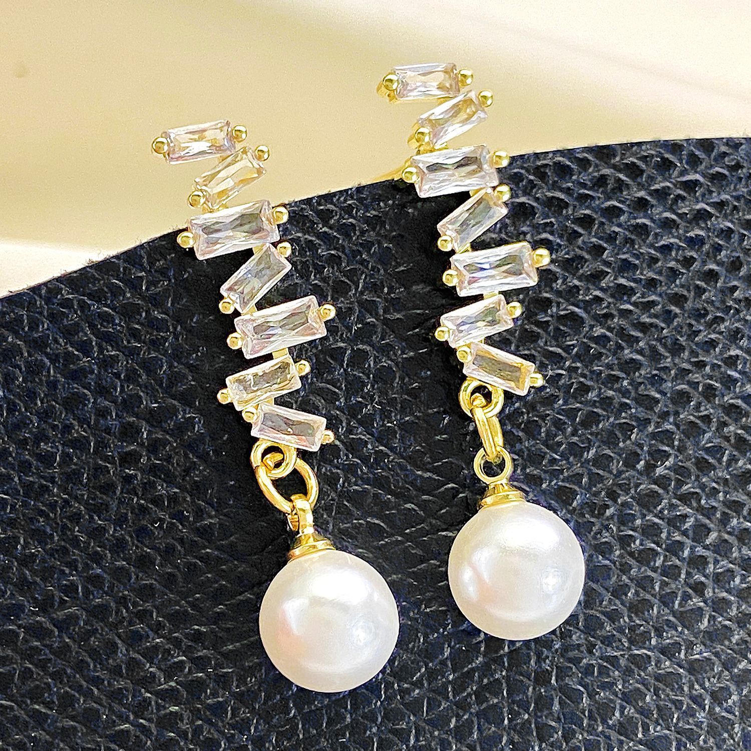Ins Style Copper Inlaid Zircon Pearl For Women French Light Creative Design designer Elegant Earrings luxury free shipping Internet Celebrity Ear Jewe