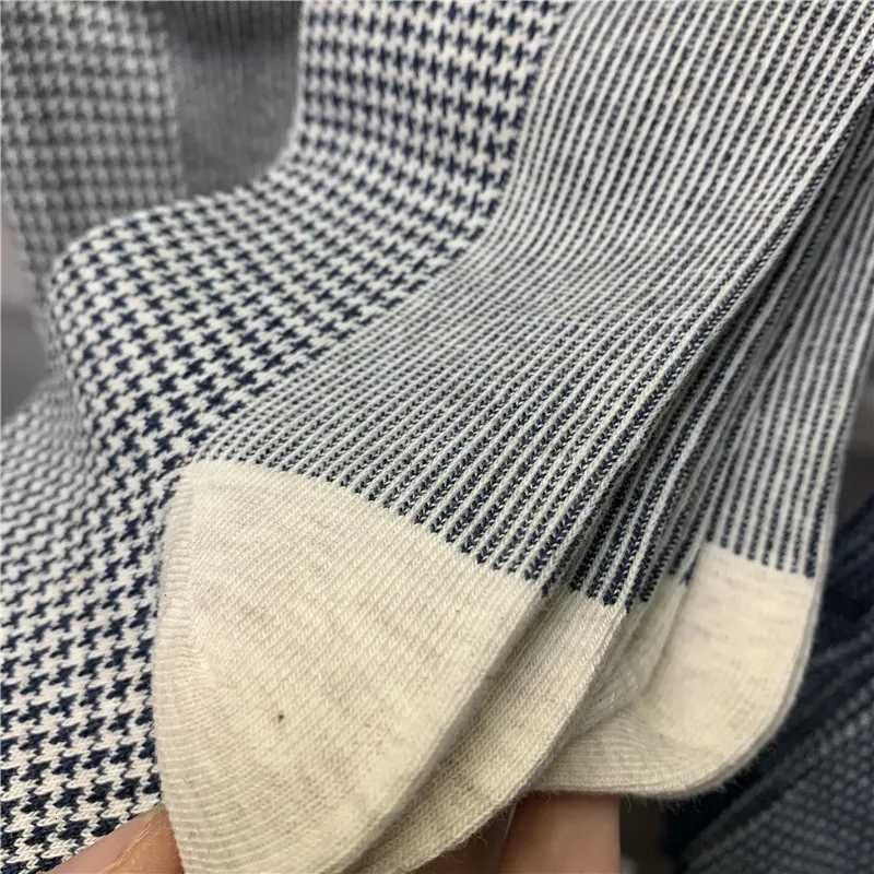 Gentleman Mens Socks Solid Color Combed Cotton Plaid Business Style Sport Mid Tube Boys Skateboard Novelty Breathable GiftsT251209