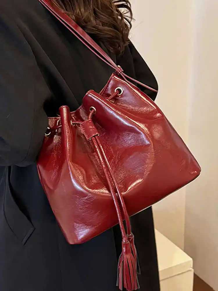 Wens Bucket Bag High-end Drstring Single Shoder Bags 2025 Ladies Autumn Winter New Trend PU Leather Crossbody Pack Y251209