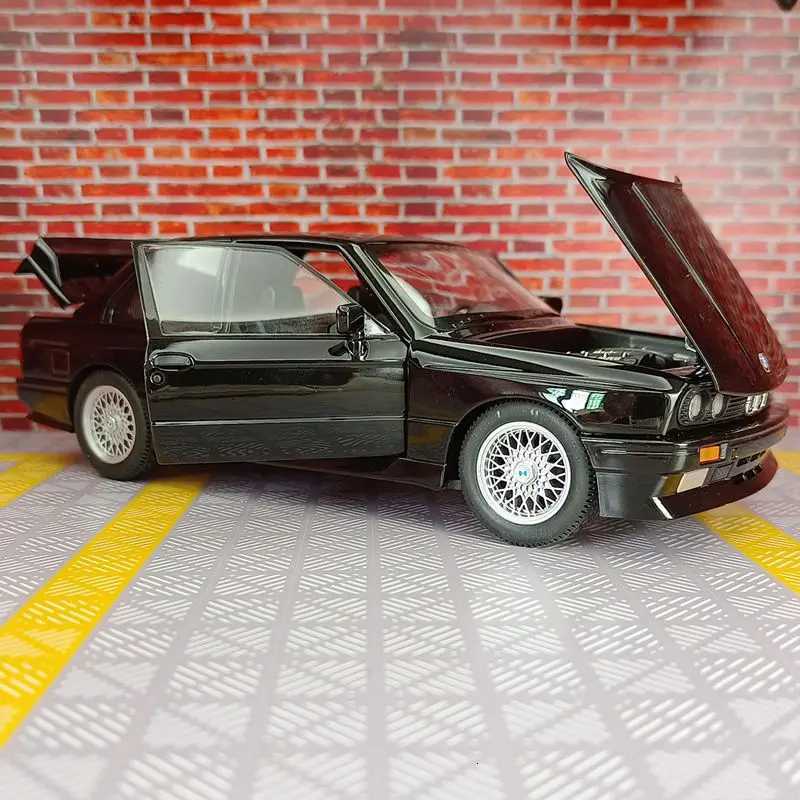124 BMW M3 E30 1988 alloy supercar model car ornament door can be opened childrens regenerative toy car gift Y251209