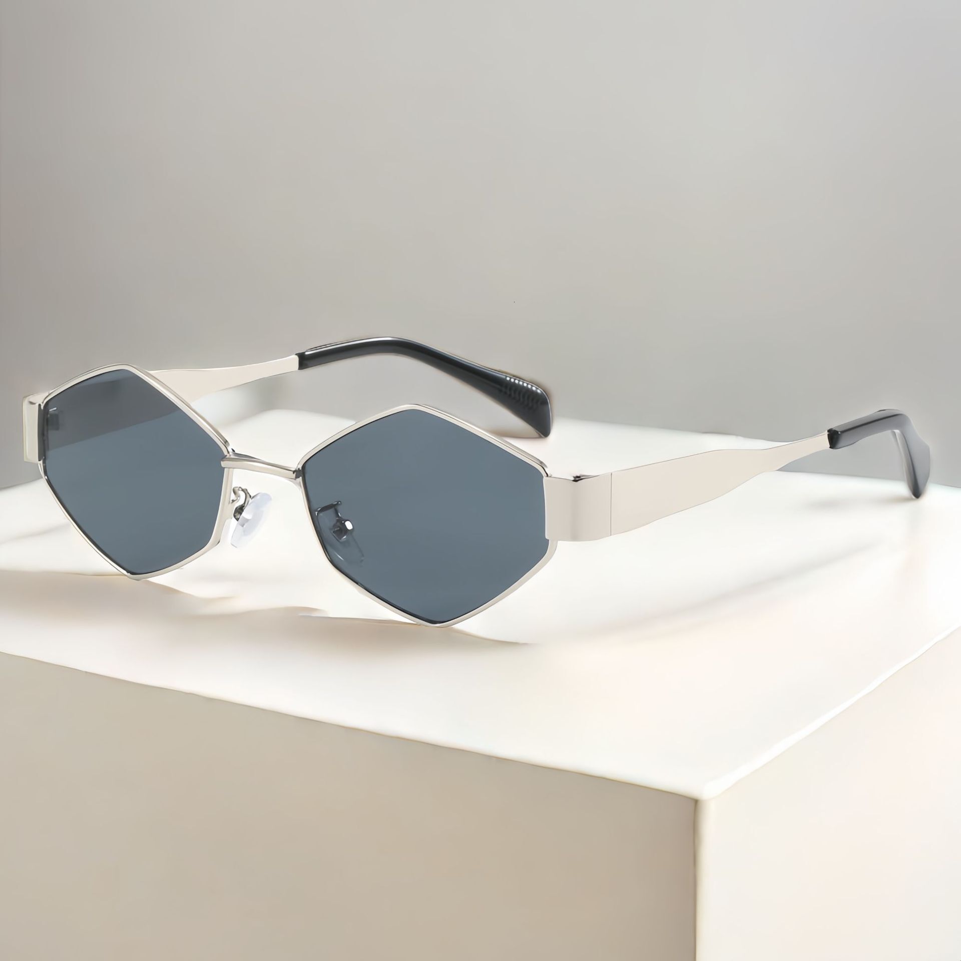 Cool Fashion Special-shaped Mirror UV400 2025 New Polygon Sunglasses Lens Metal Fashion For Men And Women