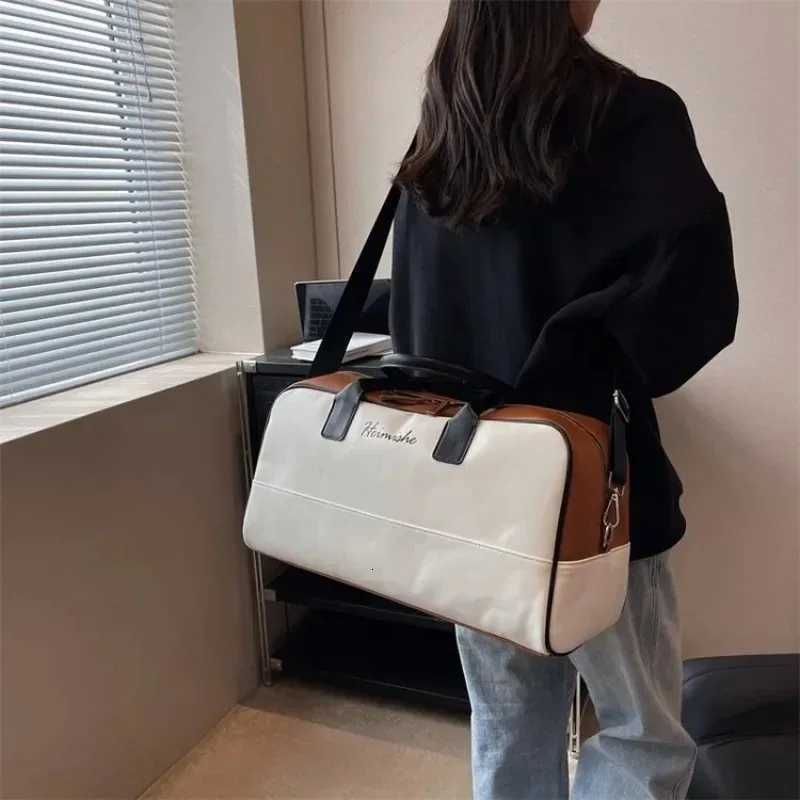 Large Capacity PU Zipper Travel Bag 2025 New High Quality Brand Simplicity Waterproof Luxury Leisure Vai Lage Bag Y251209