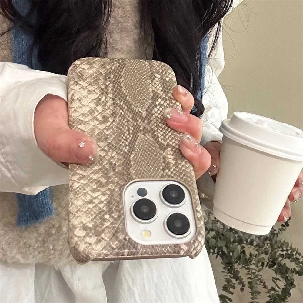Luxury Glossy Soft Leather Phone Case For iPhone 15 14 13 12 Pro Max Snake Lizard Pattern Shockproof Back Cover Funda C251209