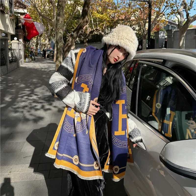 Luxury Womens Autumn and Winter Carriages Imitation Cashmere Double-sided Air Conditioner Shawl Thickened Warm ScarvesTrend Outside Y251208