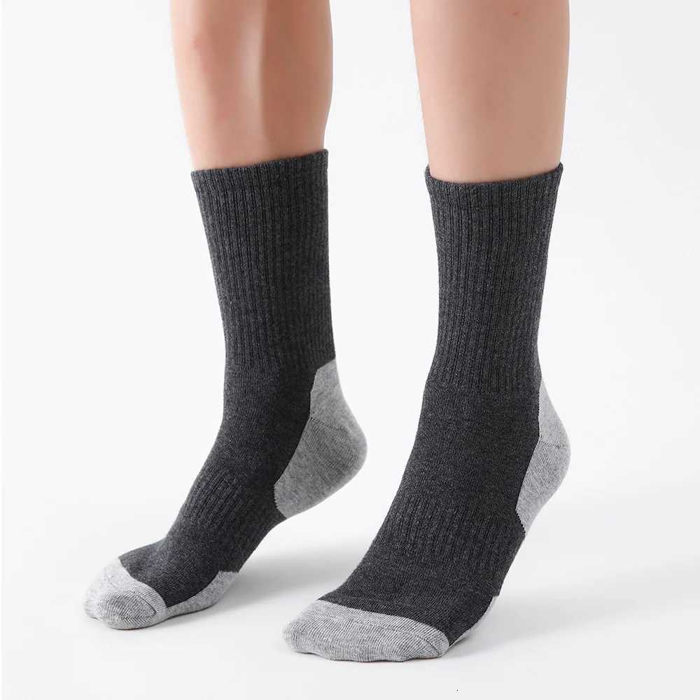 Fashion Solid Thin Business Cotton Mens Socks Stretch Casual Daily Wild Med Tube Sock Basic Knitting Rib Long Man Sports SockT251209