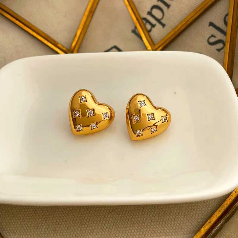GD Exquisite Anti-Allergy Needle Crystal Earrings in Gold Color Fashionable Romantic Heart-shaped Earrings for Women for Party J251208