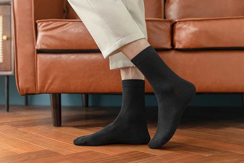 10 pairs solid color mens cotton socks black business mens socks are soft and breathable and sweat-wicking medium mens socksT251209