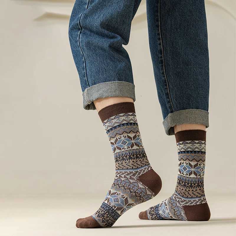 Mens Dress SocksCotton Crew Socks3 PairsBreathable and sweat-absorbing Funky Colorful Pattern Crew SocksT251209