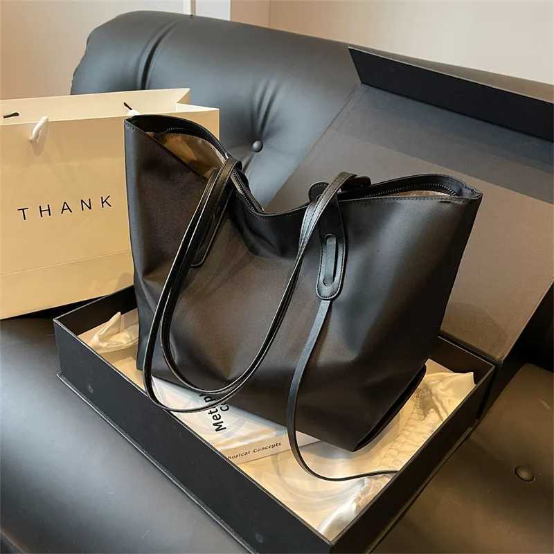 Wen Handbags large Capacity Tassels Fem Shoder Bags Soft Oxford Travel big Totes new ladies Hand Bag black Y251209