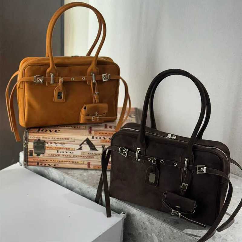 Vintage Tote Bag Fi Luxury Suede Nubuck Leather High-quality Handbag Belt Buckle Cool Large-capacity Travel Shoder Bag Y251209