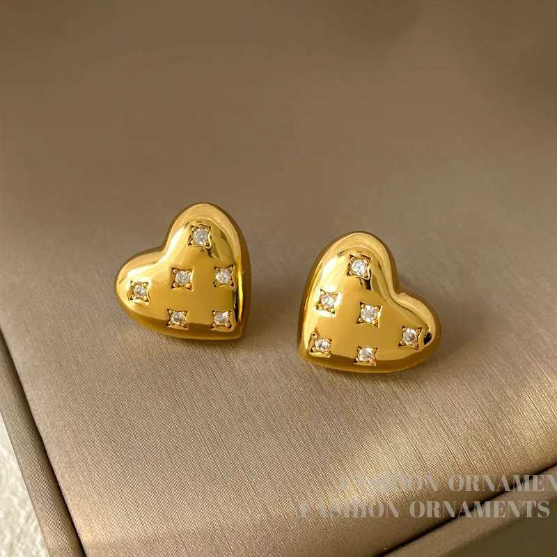 GD Exquisite Anti-Allergy Needle Crystal Earrings in Gold Color Fashionable Romantic Heart-shaped Earrings for Women for Party J251208