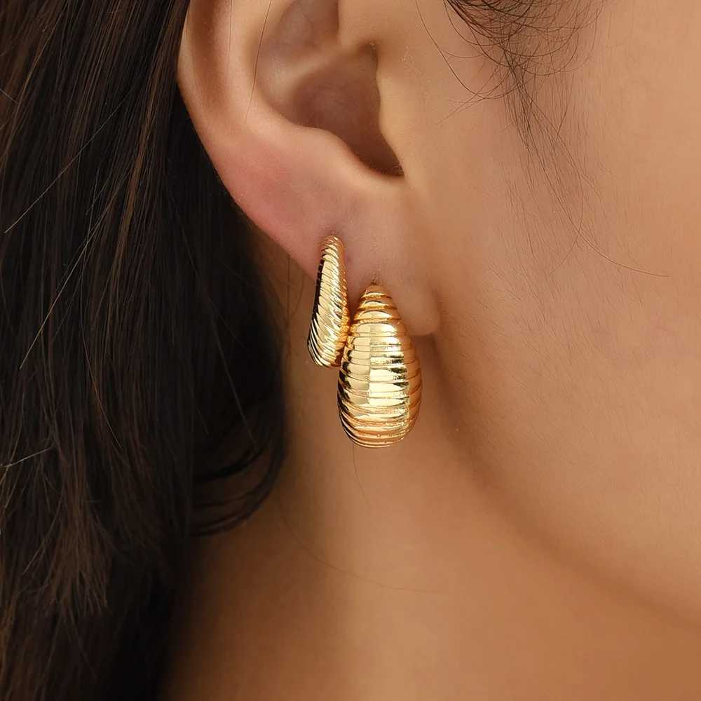 Creative Design Smooth Square Round Chunky Hoop Earrings for Women Gold plated Thread Texture Ear Piercing Huggie Hoops Gift K251209 H260129