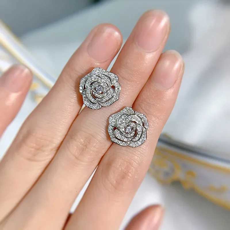 New Luxury 925 Sterling Silver Flower Shape High Carbon Diamond Stud Earrings for Women Wedding Fine Jewelry K251209 H260129