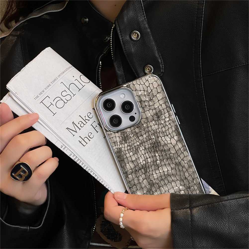 Korean Luxury Glossy UP Crocodile Hard Leather Phone Case For iphone 16 15 14 13 12 Pro Max Fashion Shockproof Back Cover Funda C251209