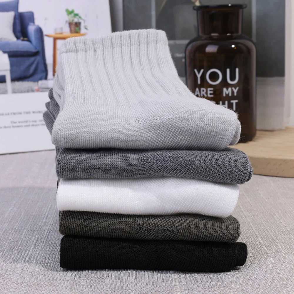 Men Middle Tube Casual Sock High Waist Breathable Sports Solid Color Socks High Quality Outdoor Cotton Autumn and Winter SocksT251209