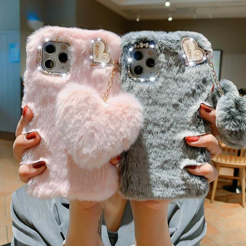 Luxury Love Pendant Phone Case For iPhone 15 Pro Max 14 13 12 11 X XS XR 8 7 6 6S Plus SE 2020 Cute W Winter Plush Fur Covers C251209