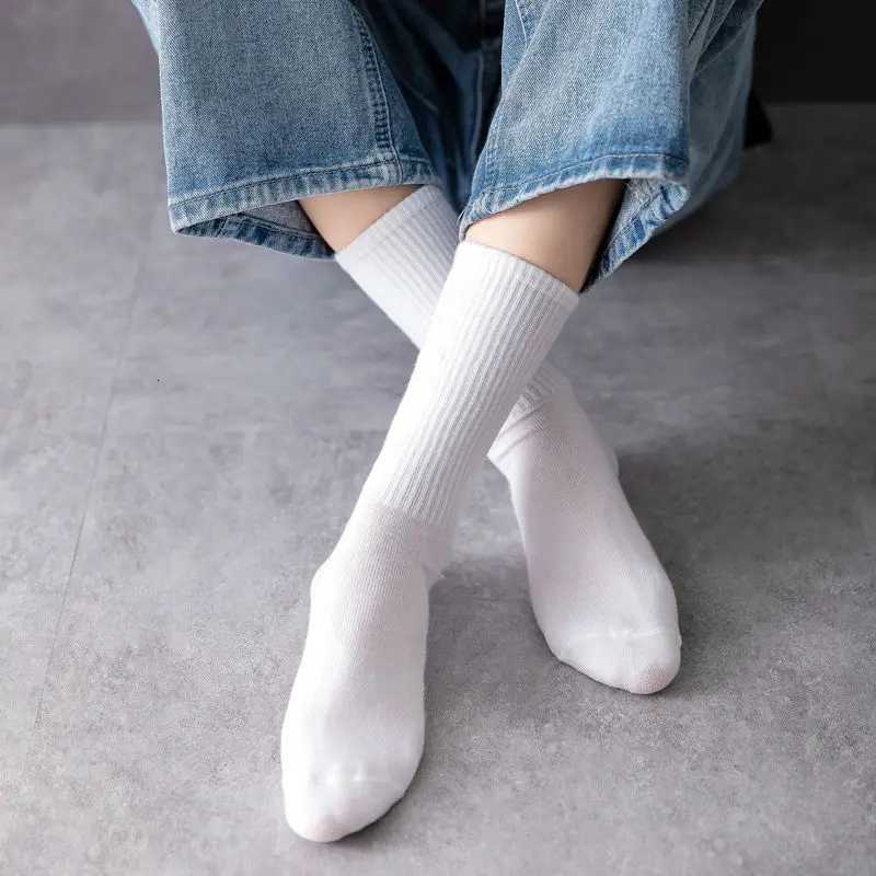 5 Pairs Men Crew Socks Black And White Middle Tube Streetwear Soft Breathable Cotton Casual SocksT251209