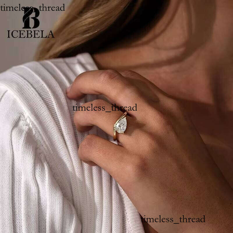 Wholesale 925 Sterling Silver Luxurious Engagement Fine Jewelry Gold-Plated Curved Solitaire Pear Cut VVS Moissanite Ring
