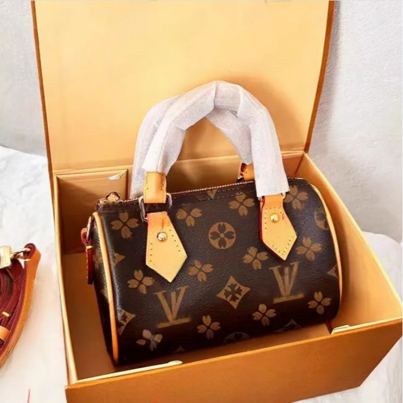 Designer bag Fashion women's leather embossed crossbody bag old flower chain handbag letter striped luxury half moon bag handbag crossbody bag Hobo bag